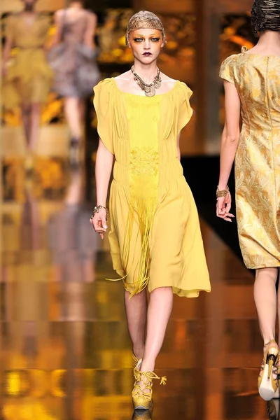 Look 28